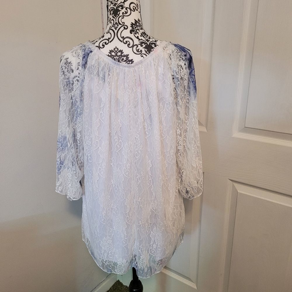 NWT Brittany Black floral lace top‎ - Picture 3 of 7